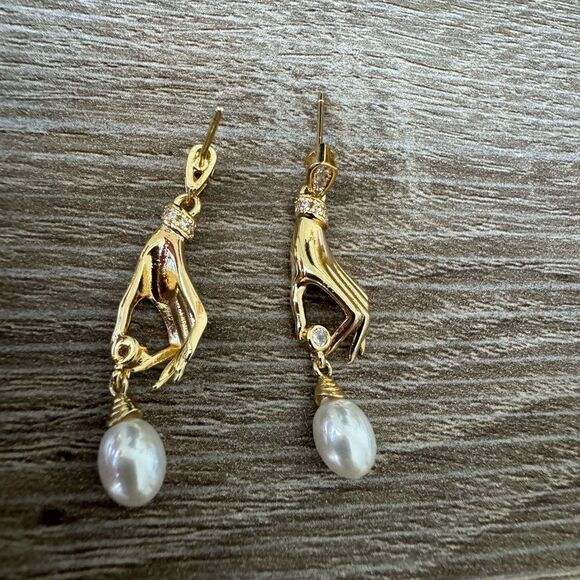 Hand Design Earrings N805 - Picture 5 of 6